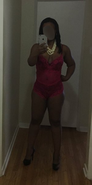 Evelyna escorts in Clarksville